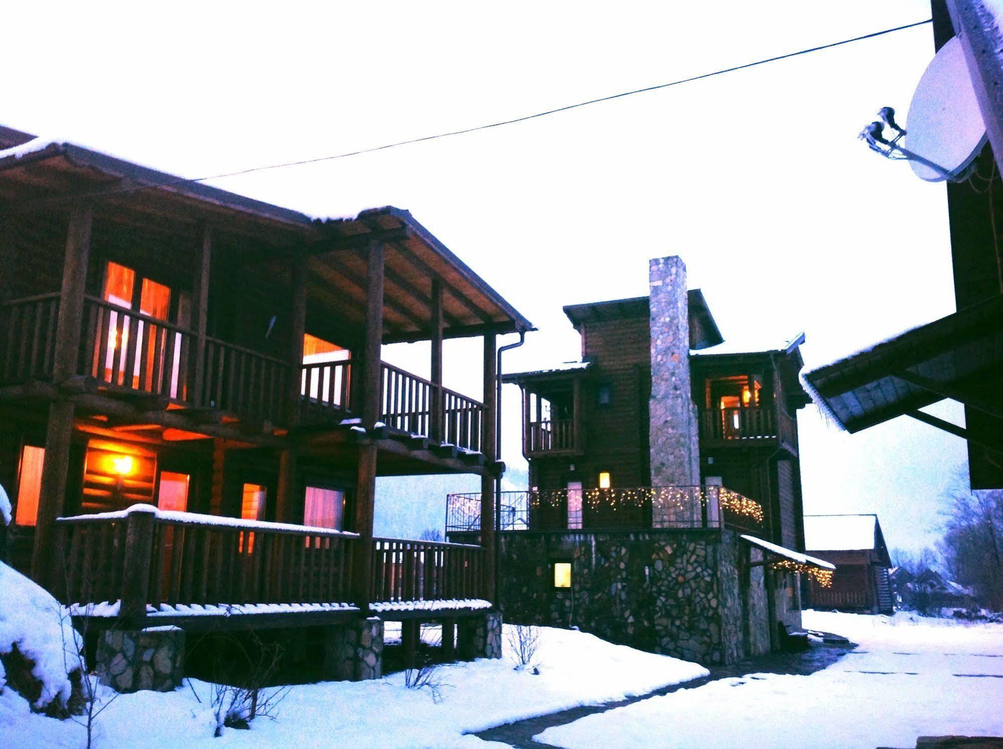 Klen Hotel Mykulychyn Exterior foto